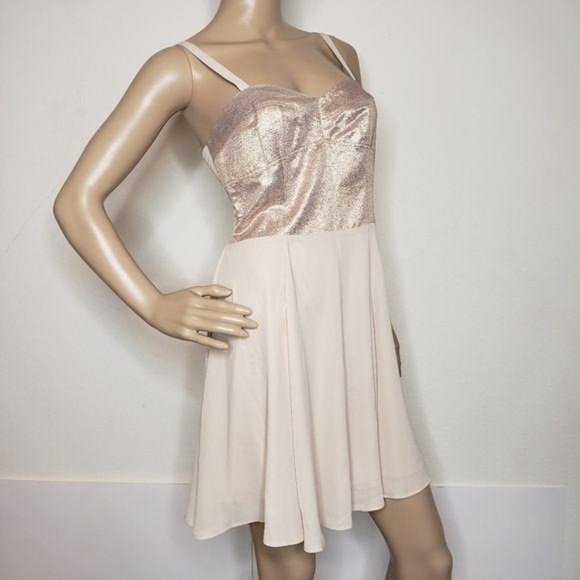 Express NWT metalic gold and chiffon dress size 6 - Picture 7 of 7